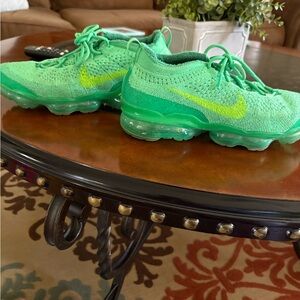 Nike Womens Green and Yellow Flyknit vapor max Sneakers